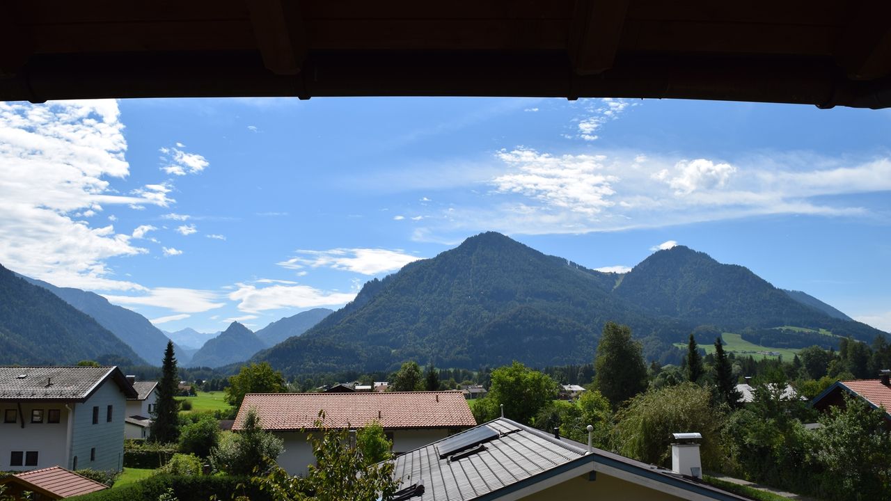 Weitblick nach Süden (Unternberg, Saurüssel und Loferer Steinberge) Weitblick nach Süden (Unternberg, Saurüssel und Loferer Steinberge)